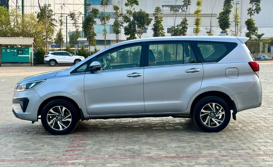 Toyota Innova Crysta 2.4 V – Premium Comfort & Performance