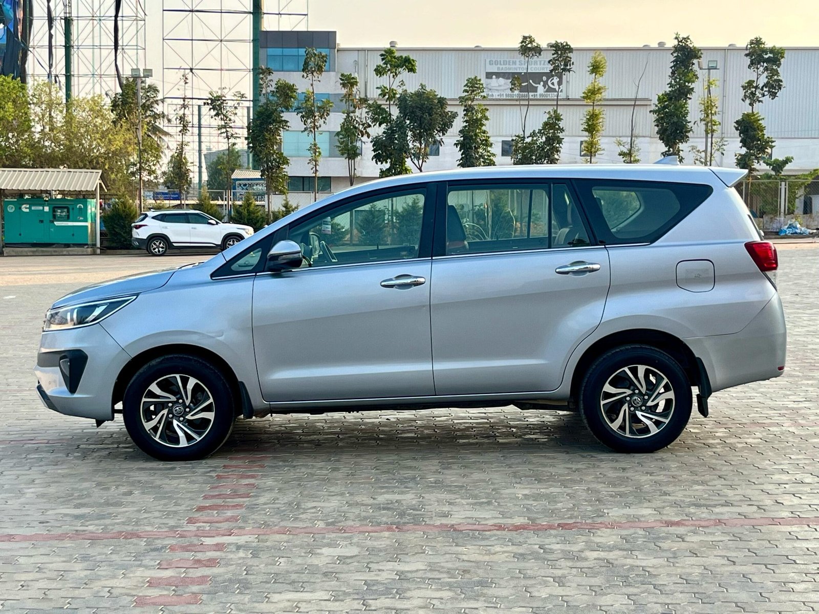 Toyota Innova Crysta 2.4 V – Premium Comfort & Performance