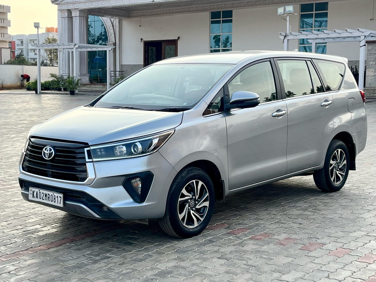 Toyota Innova Crysta 2.4 V – Premium Comfort & Performance