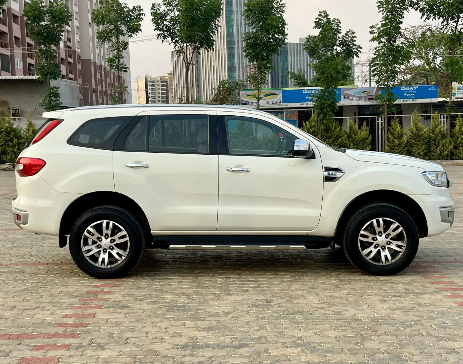Ford Endeavour 2.2 Titanium AT 2018