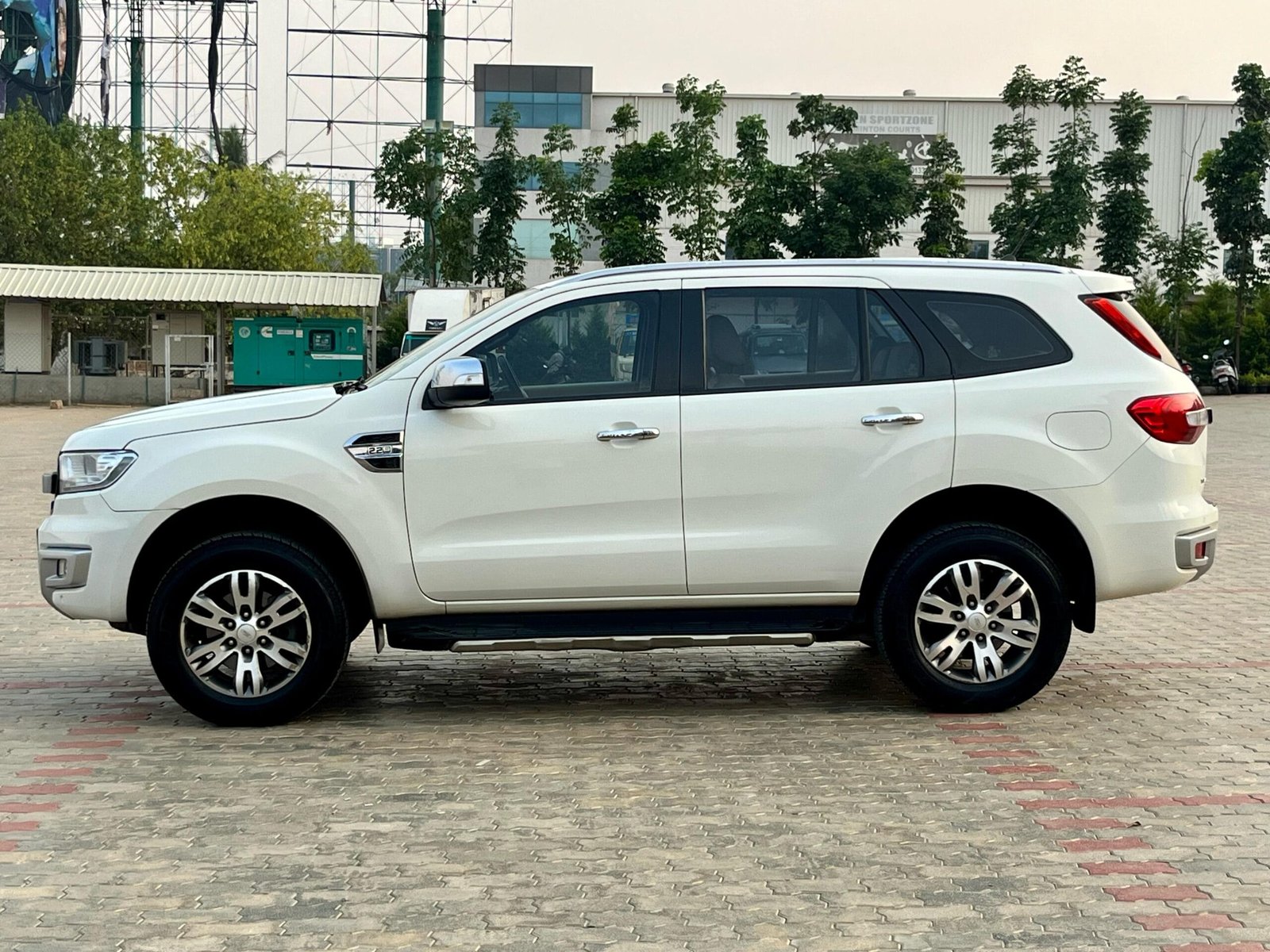 Ford Endeavour 2.2 Titanium AT 2018