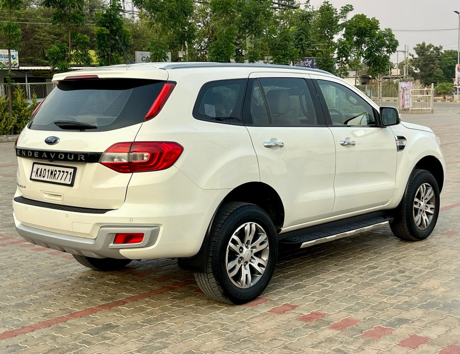 Ford Endeavour 2.2 Titanium AT 2018