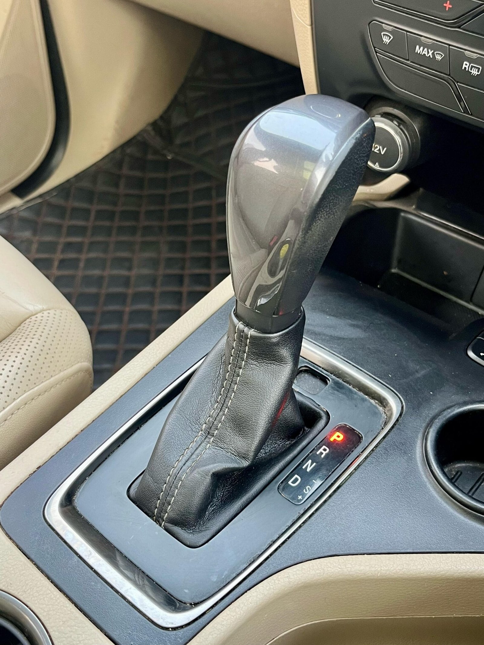 Ford Endeavour 2.2 Titanium AT 2018