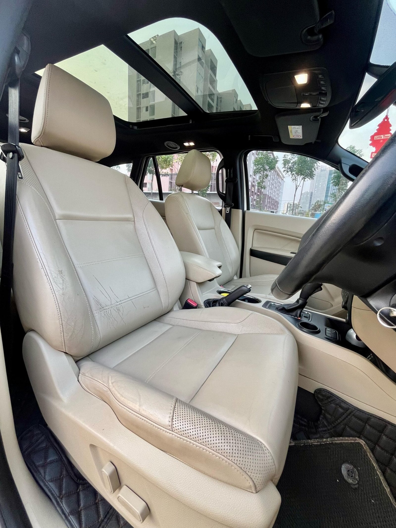 Ford Endeavour 2.2 Titanium AT 2018