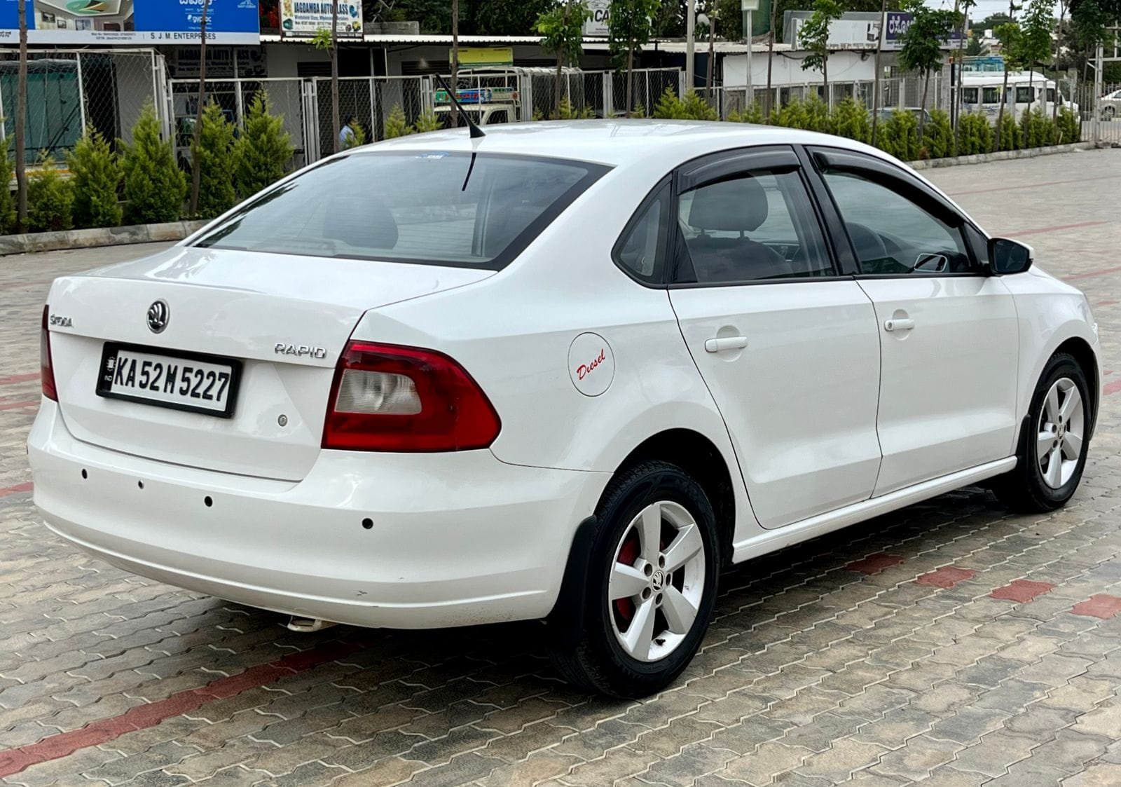 Skoda Rapid Ambition Diesel – 2015