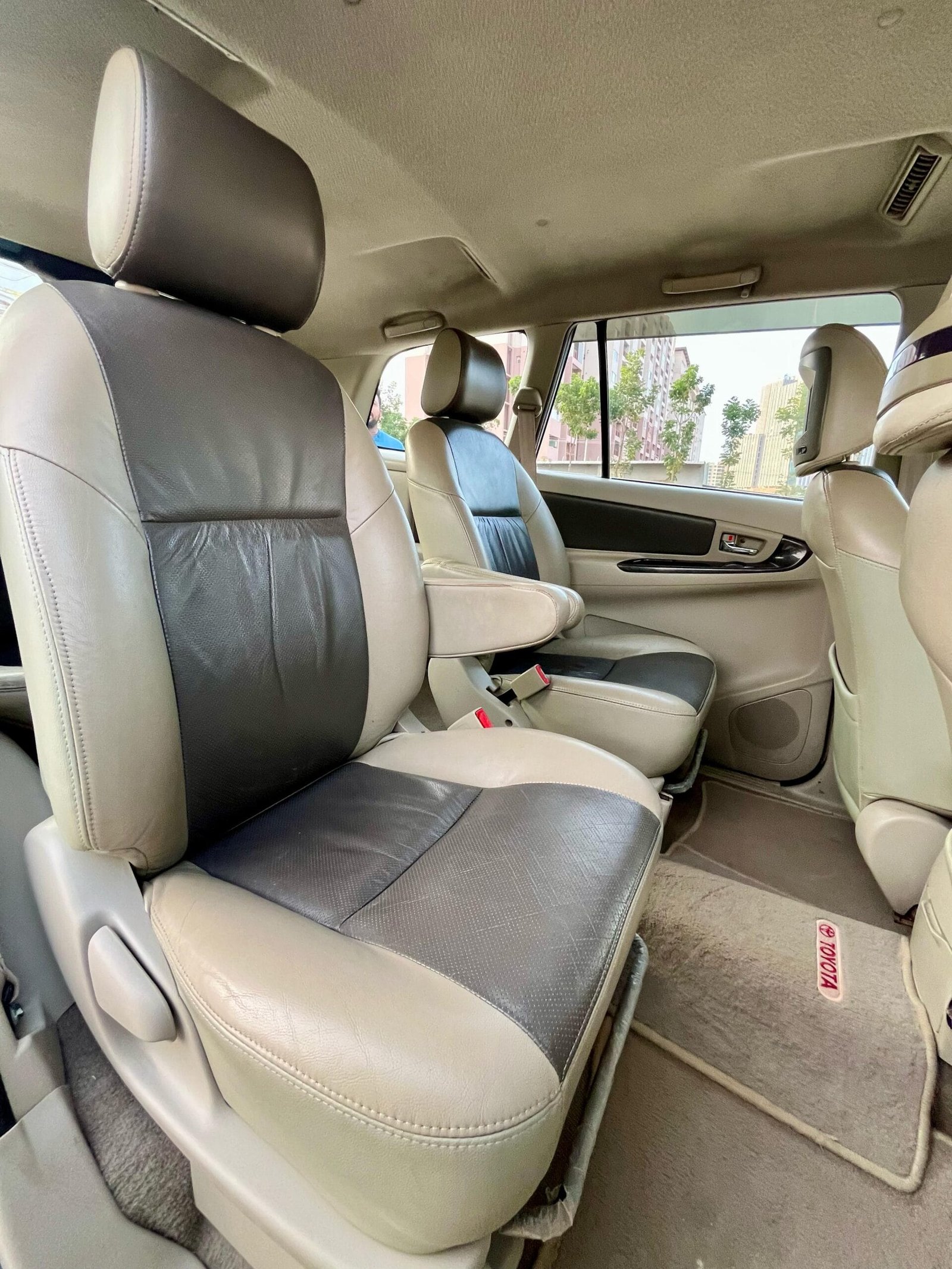 Well Maintained Toyota Innova 2.5 Z Diesel – 2014