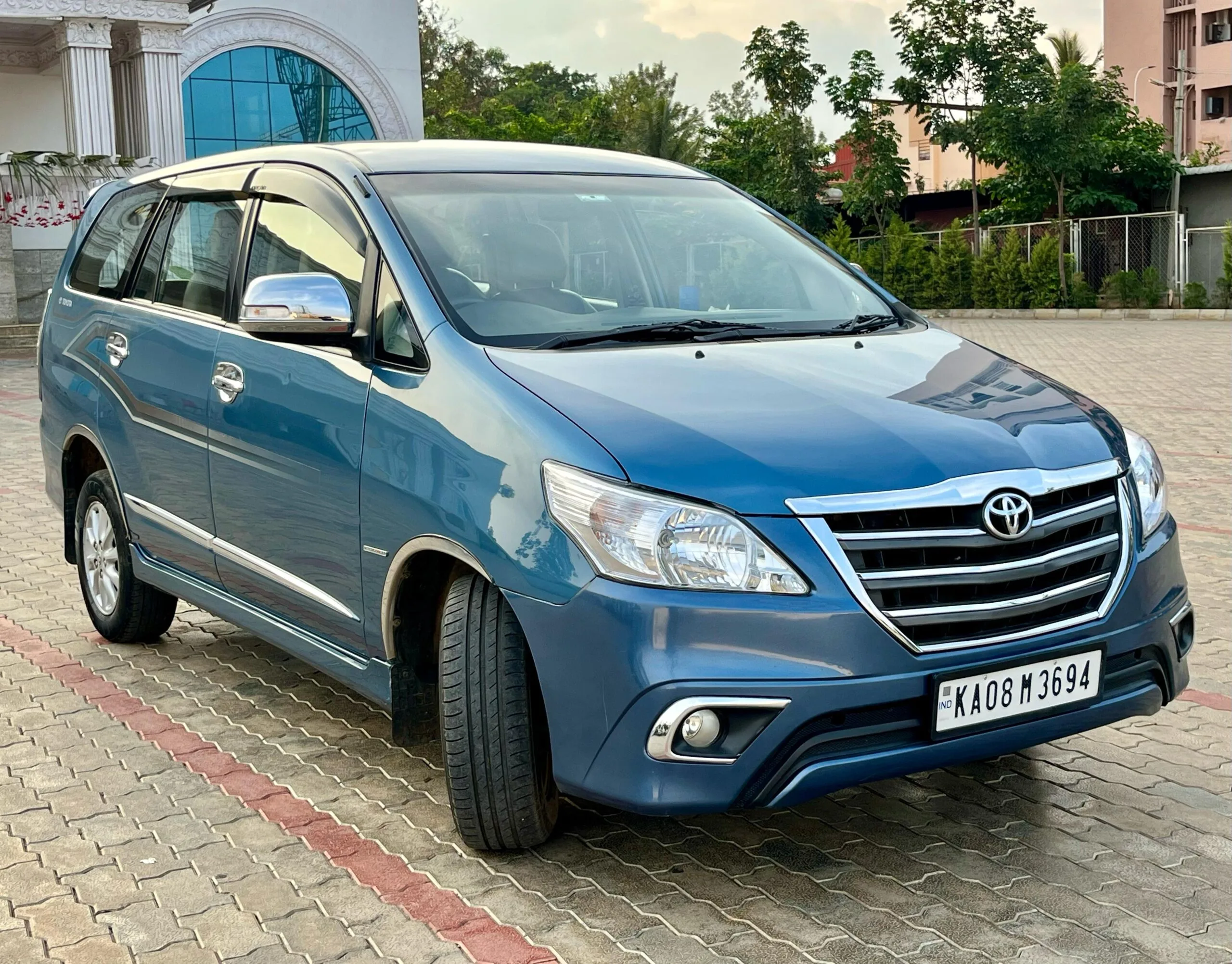 Well Maintained Toyota Innova 2.5 Z Diesel – 2014