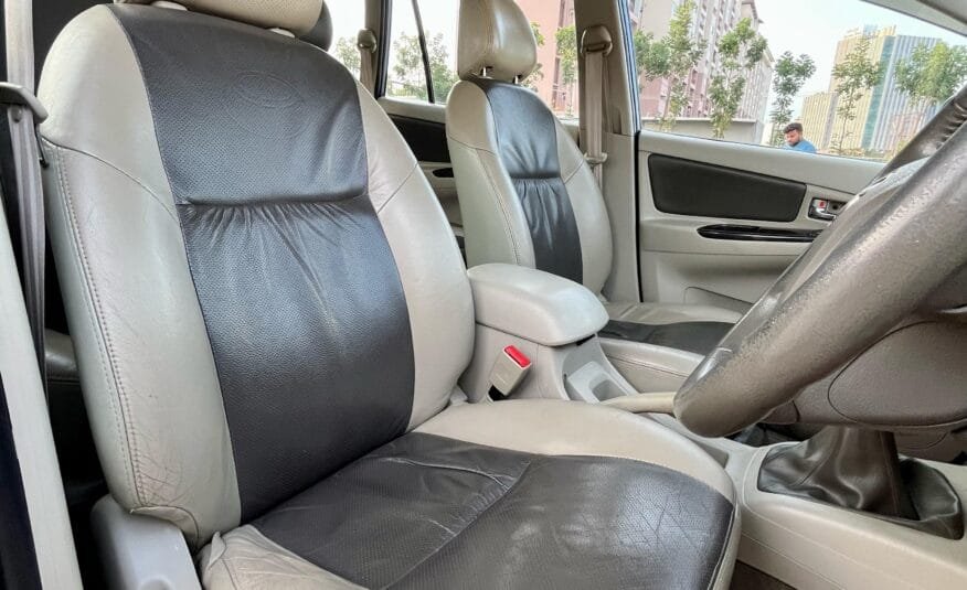 Well Maintained Toyota Innova 2.5 Z Diesel – 2014