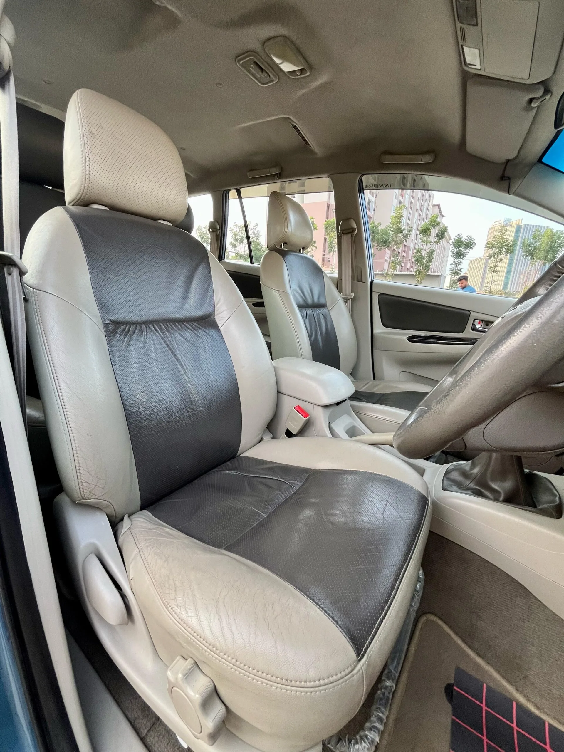 Well Maintained Toyota Innova 2.5 Z Diesel – 2014