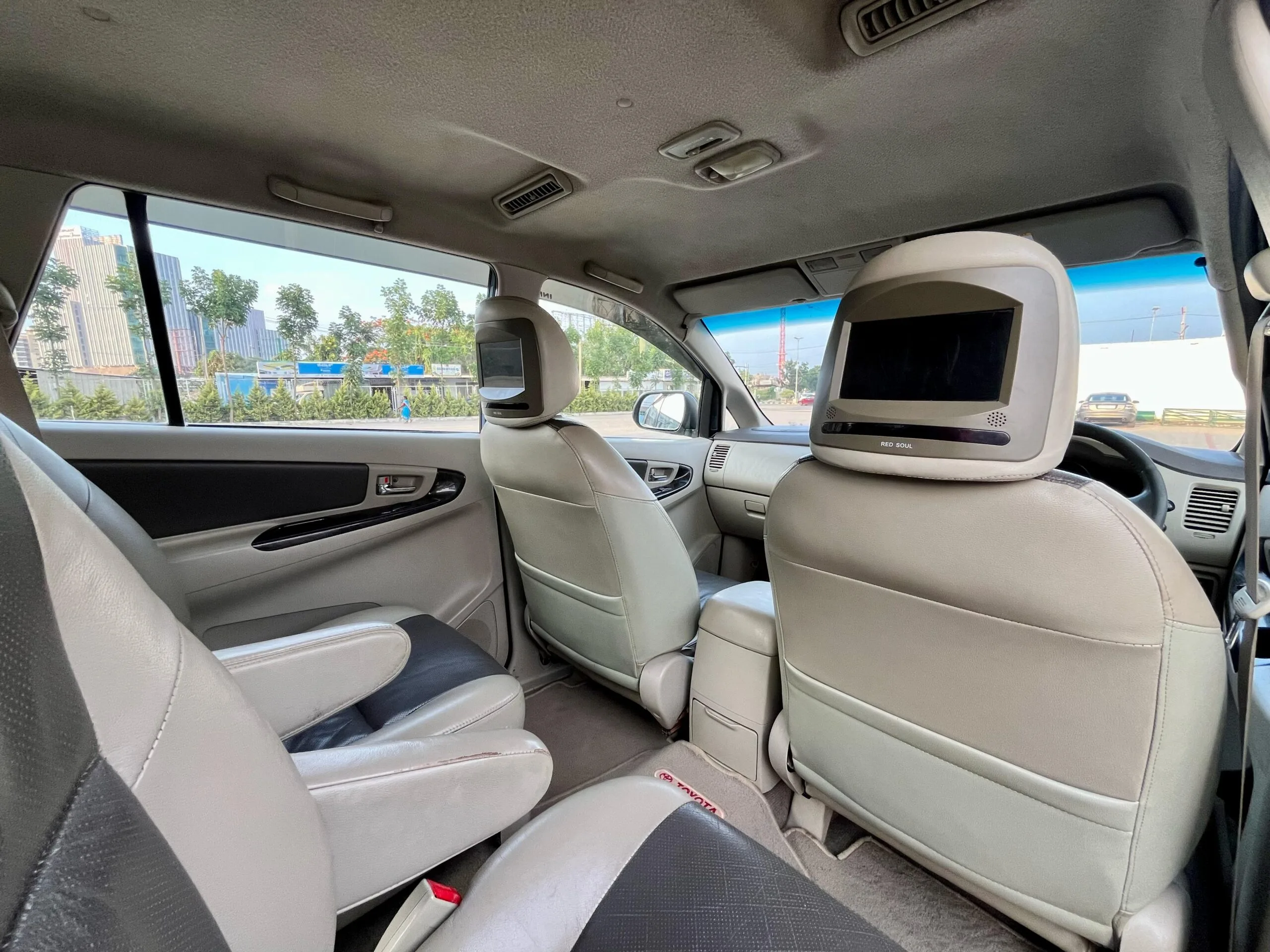 Well Maintained Toyota Innova 2.5 Z Diesel – 2014