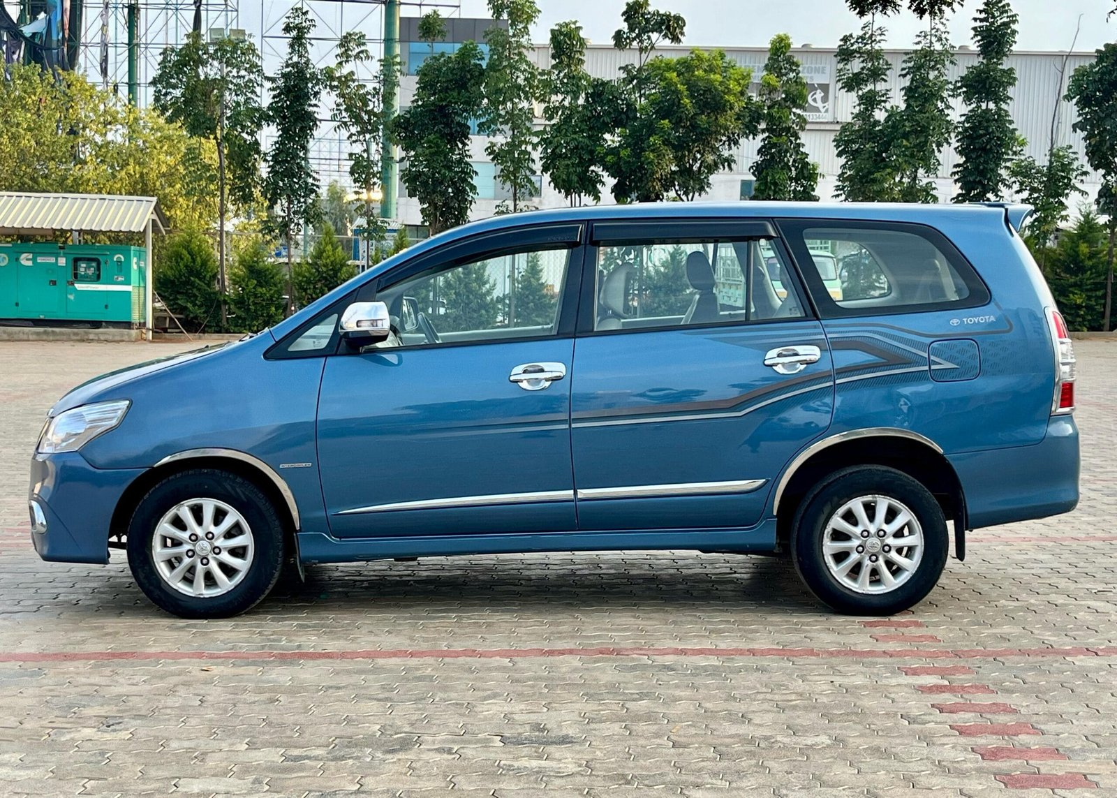 Well Maintained Toyota Innova 2.5 Z Diesel – 2014