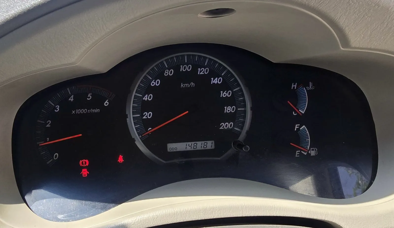 Well Maintained Toyota Innova 2.5 Z Diesel – 2014