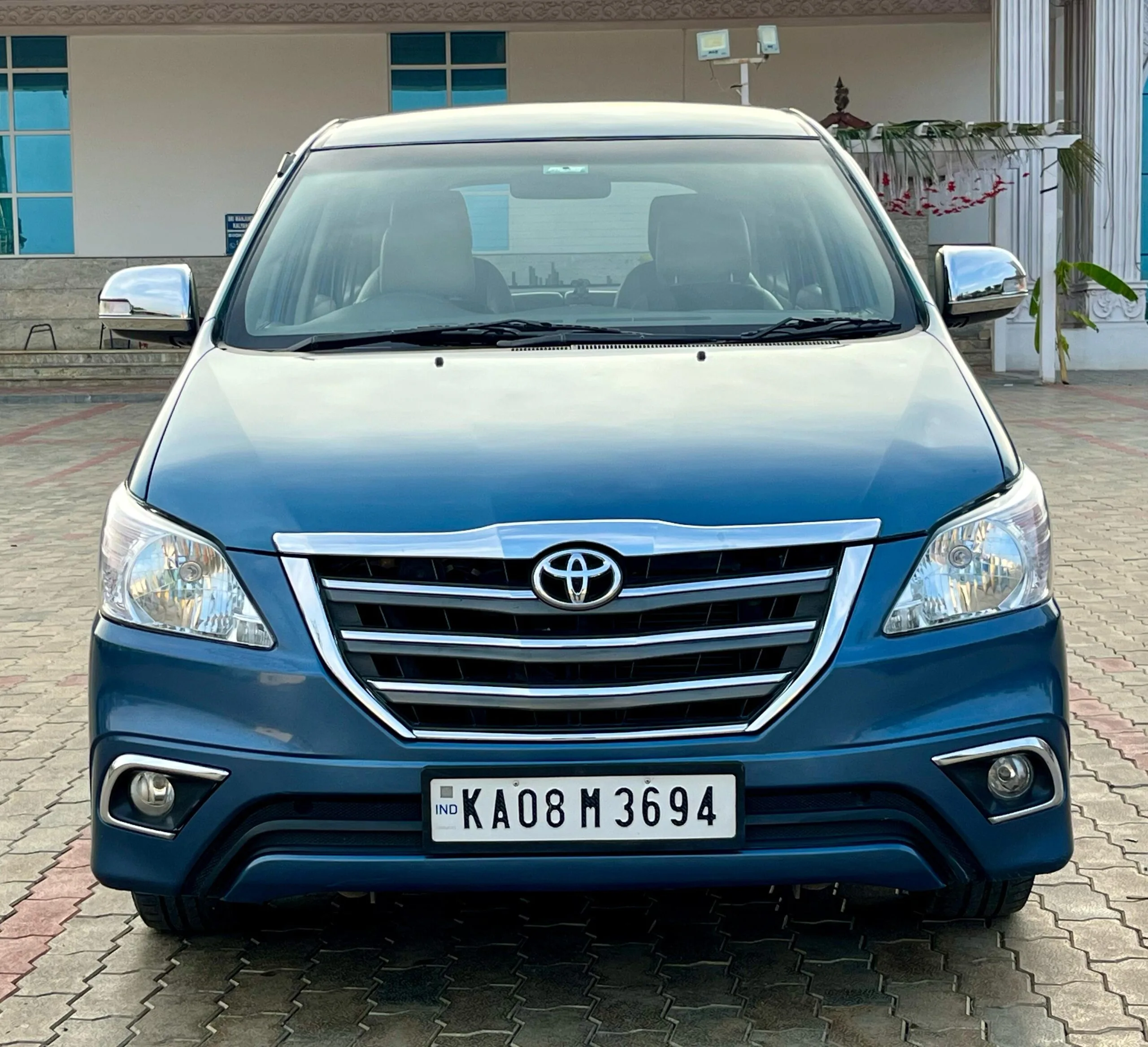 Well Maintained Toyota Innova 2.5 Z Diesel – 2014