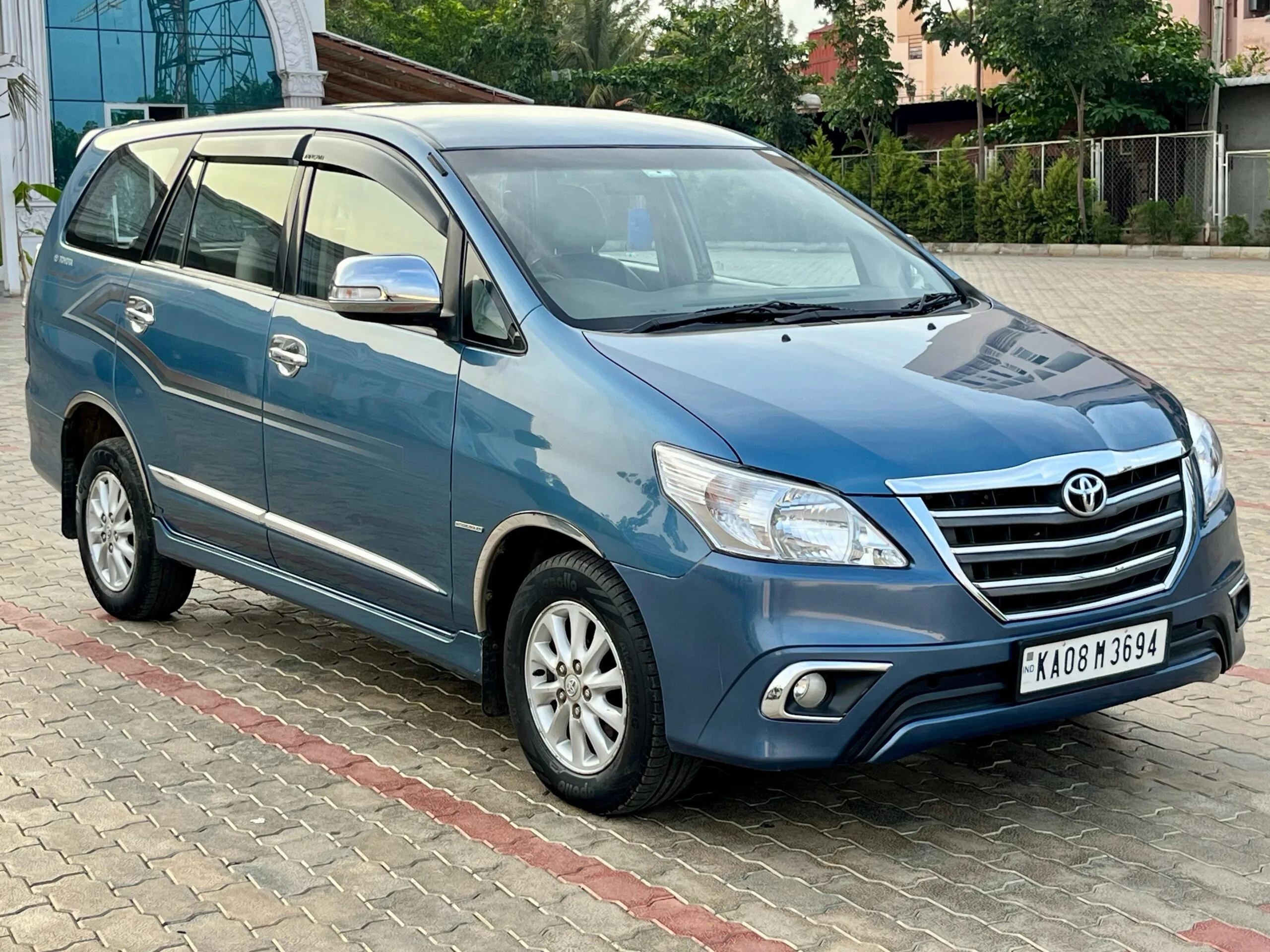 Well Maintained Toyota Innova 2.5 Z Diesel – 2014