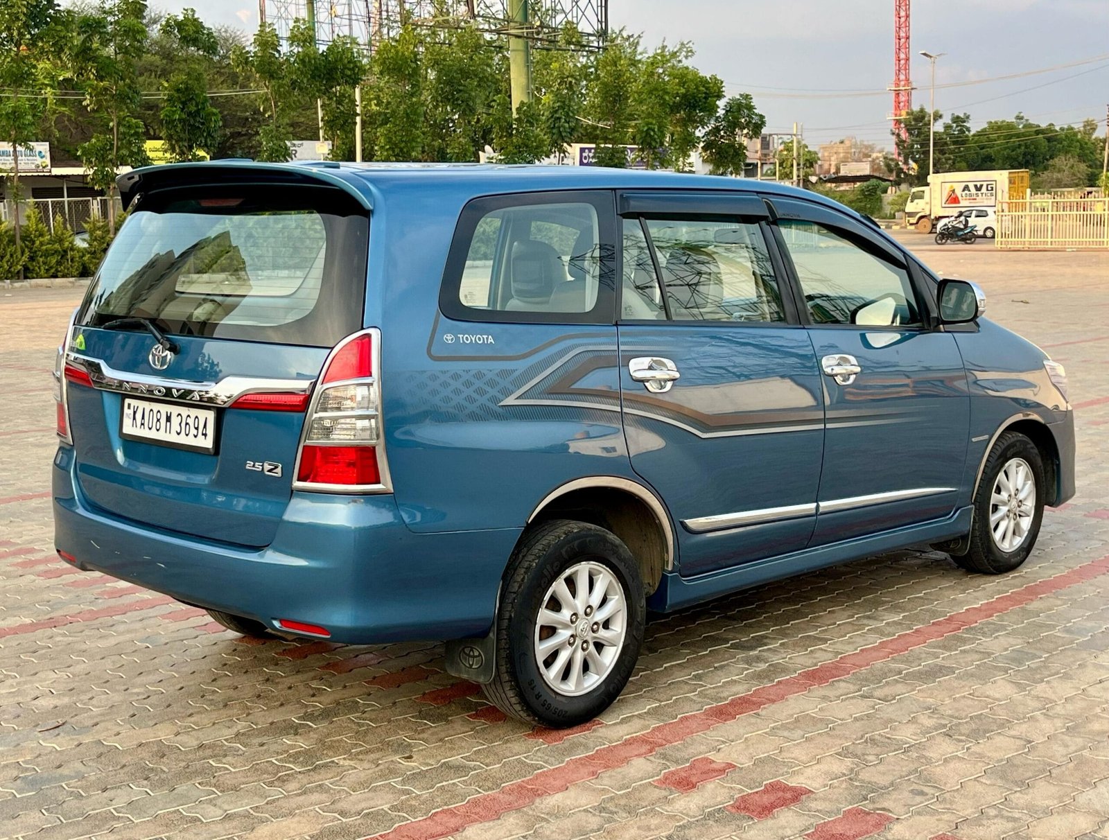 Well Maintained Toyota Innova 2.5 Z Diesel – 2014