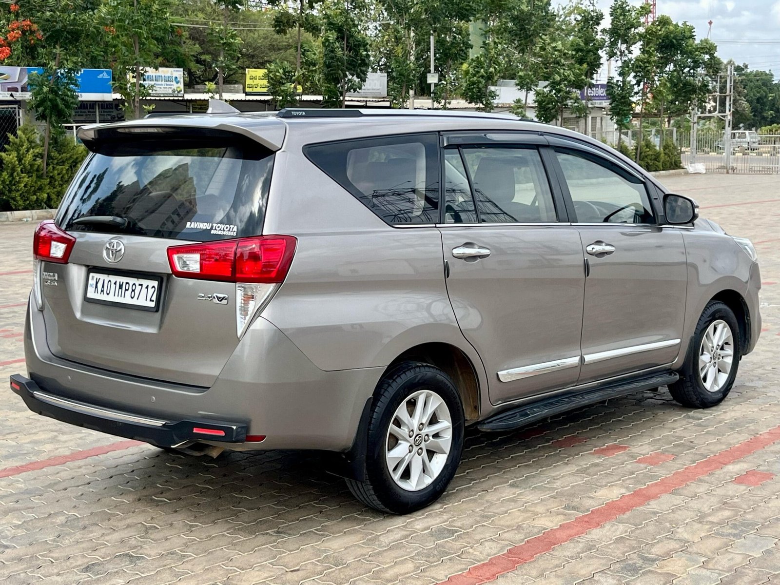 Toyota Innova Crysta 2.4 V – 2017, Single Owner