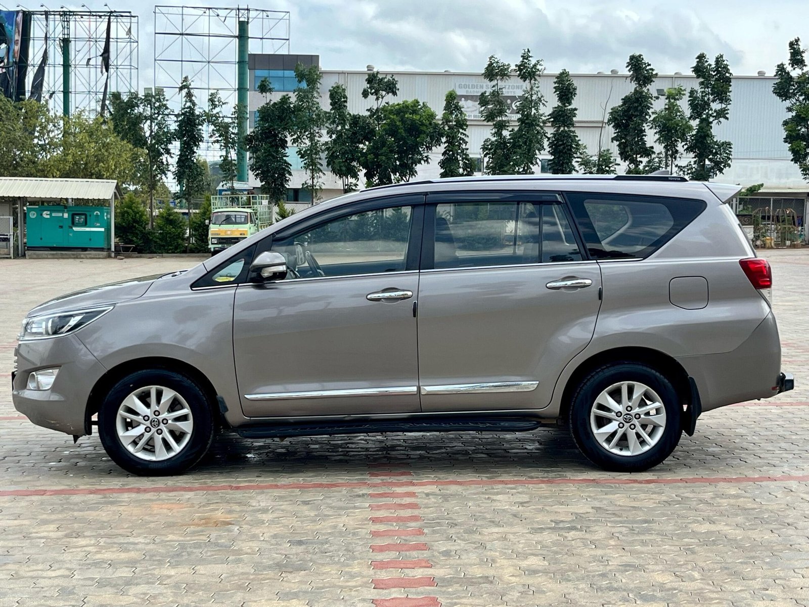 Toyota Innova Crysta 2.4 V – 2017, Single Owner