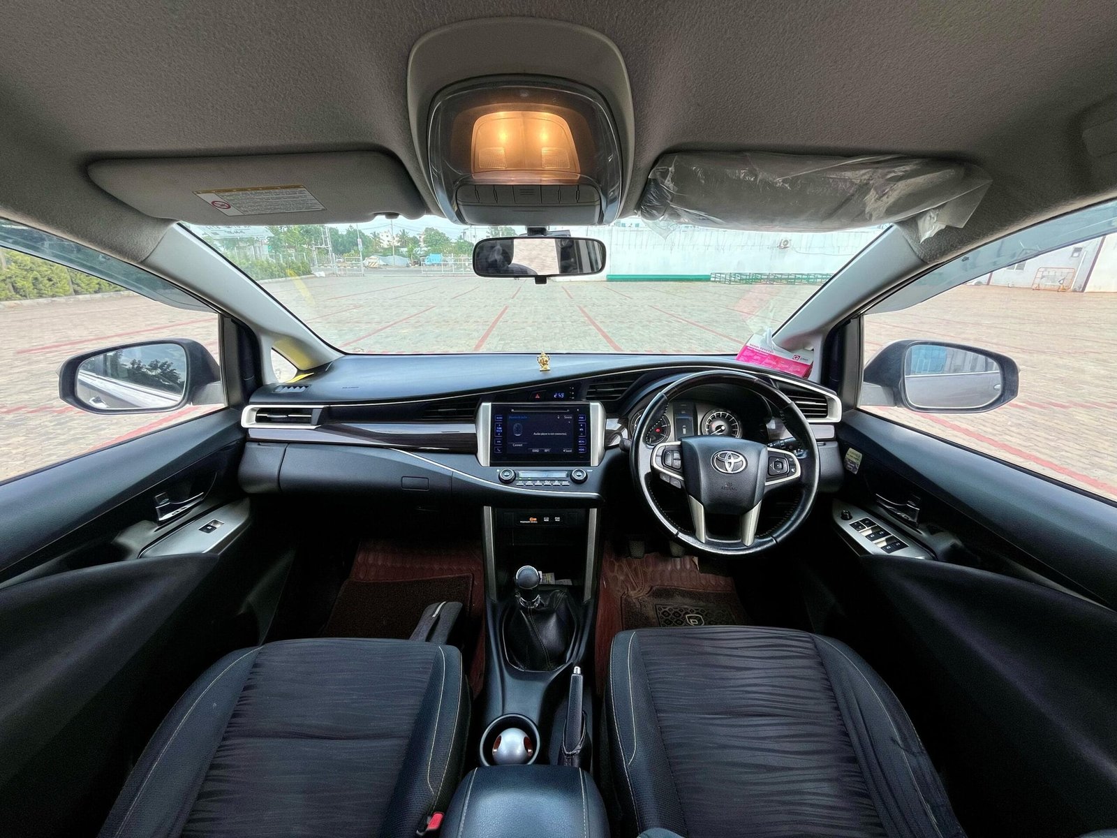 Toyota Innova Crysta 2.4 V – 2017, Single Owner