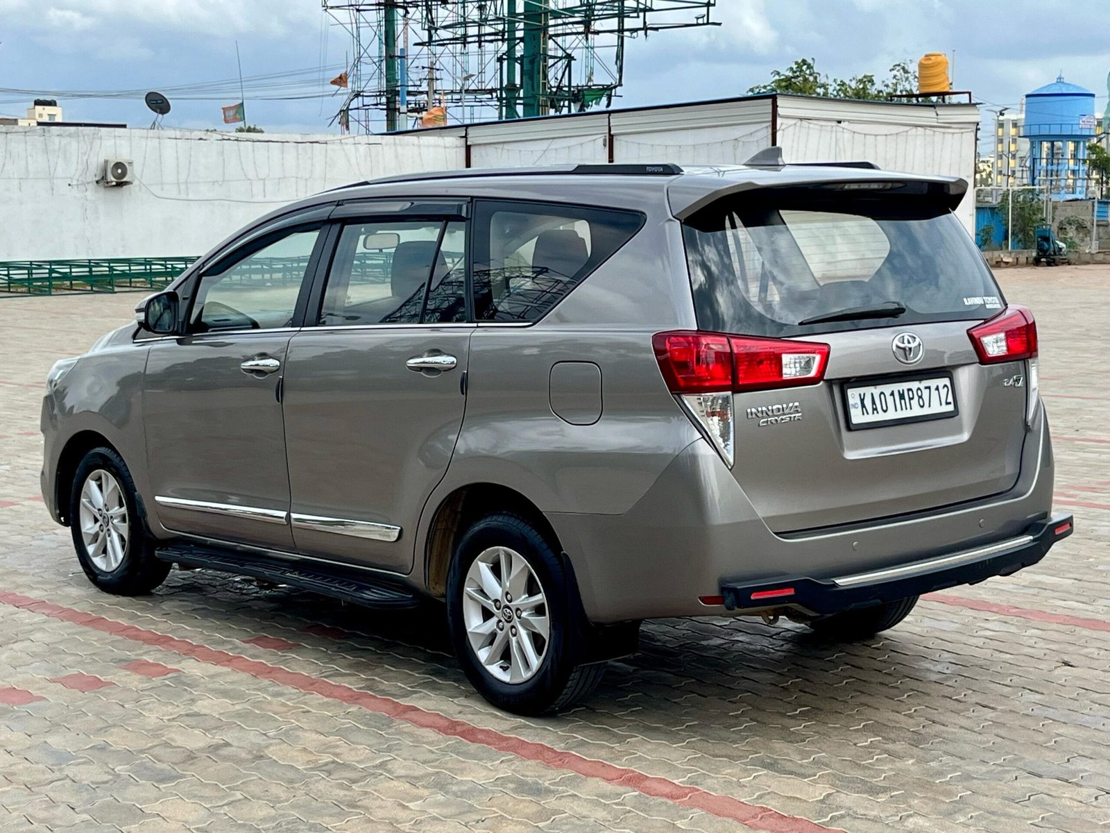 Toyota Innova Crysta 2.4 V – 2017, Single Owner