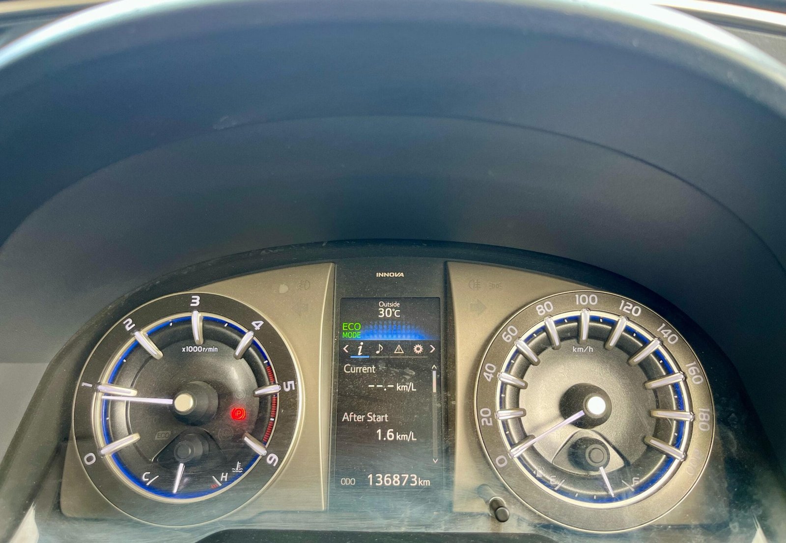 Toyota Innova Crysta 2.4 V – 2017, Single Owner