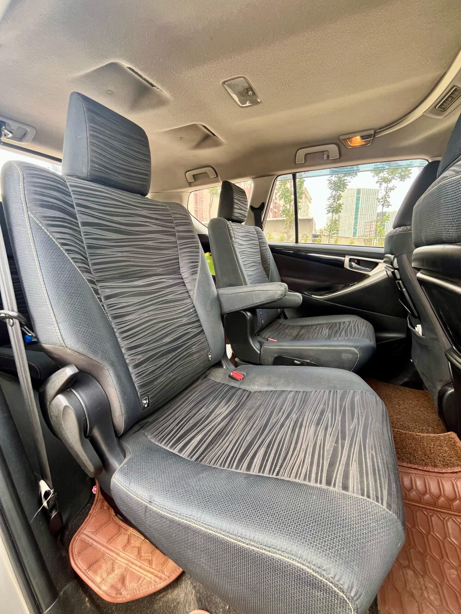 Toyota Innova Crysta 2.4 V – 2017, Single Owner