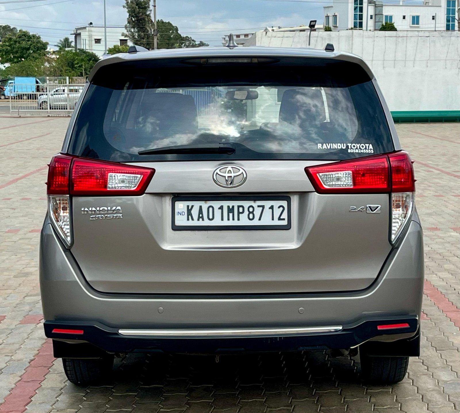 Toyota Innova Crysta 2.4 V – 2017, Single Owner