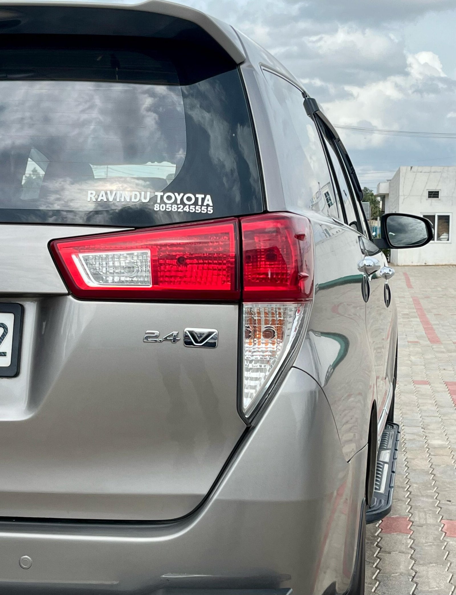 Toyota Innova Crysta 2.4 V – 2017, Single Owner