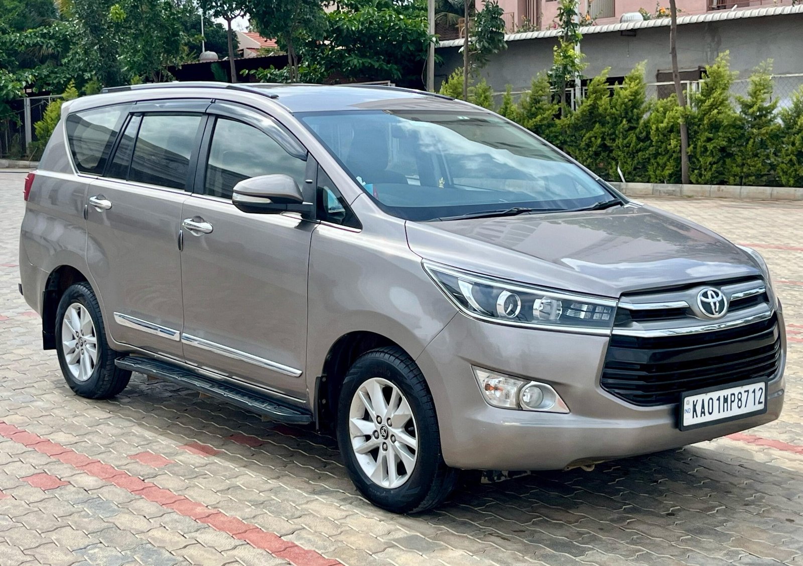 Toyota Innova Crysta 2.4 V – 2017, Single Owner