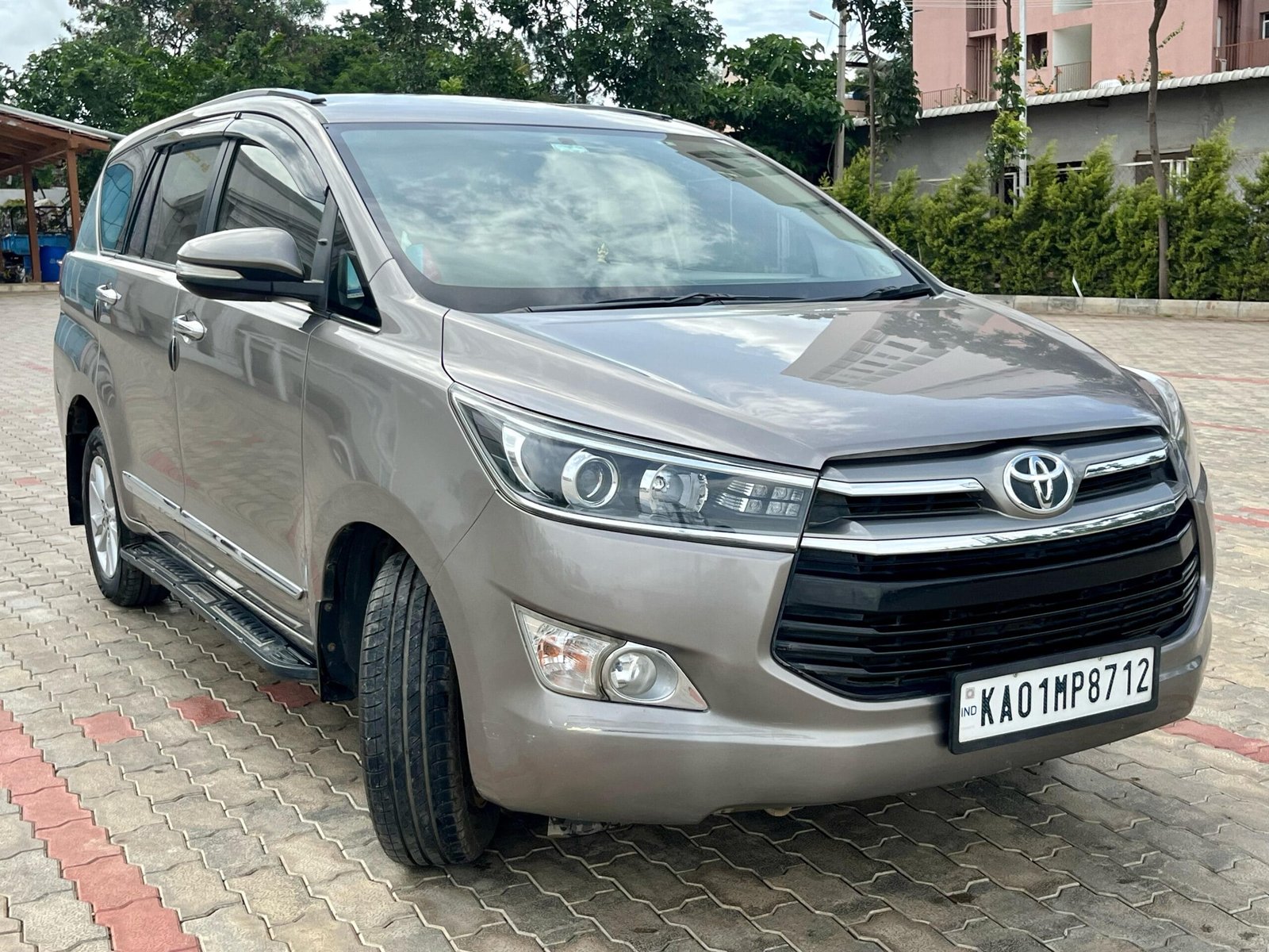 Toyota Innova Crysta 2.4 V – 2017, Single Owner
