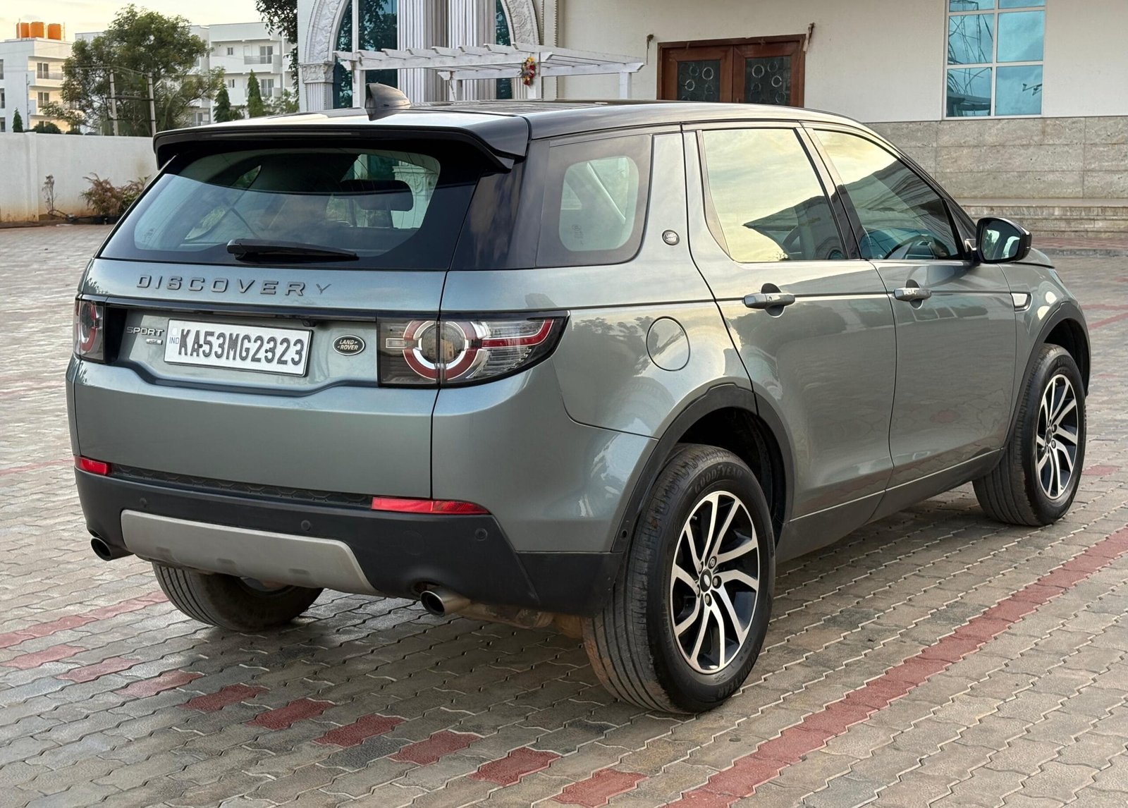 Land Rover Discovery Sport 2.0 – Best Luxury Car