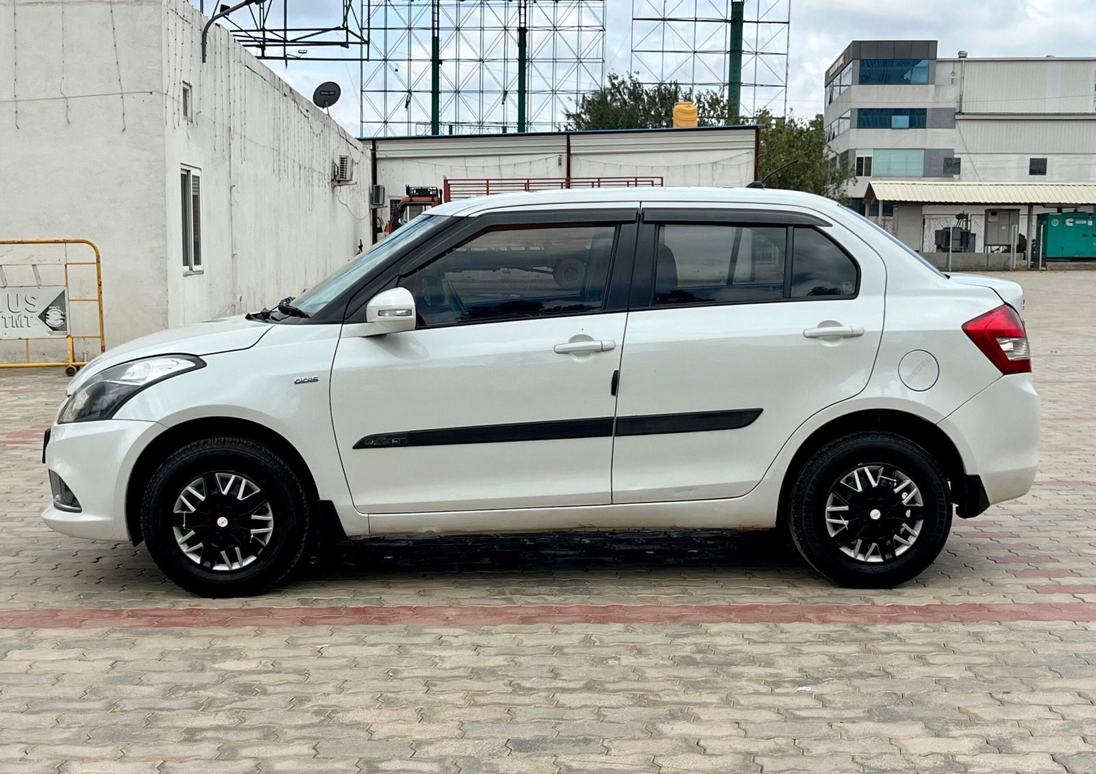 Maruti Suzuki Swift Dzire VDI