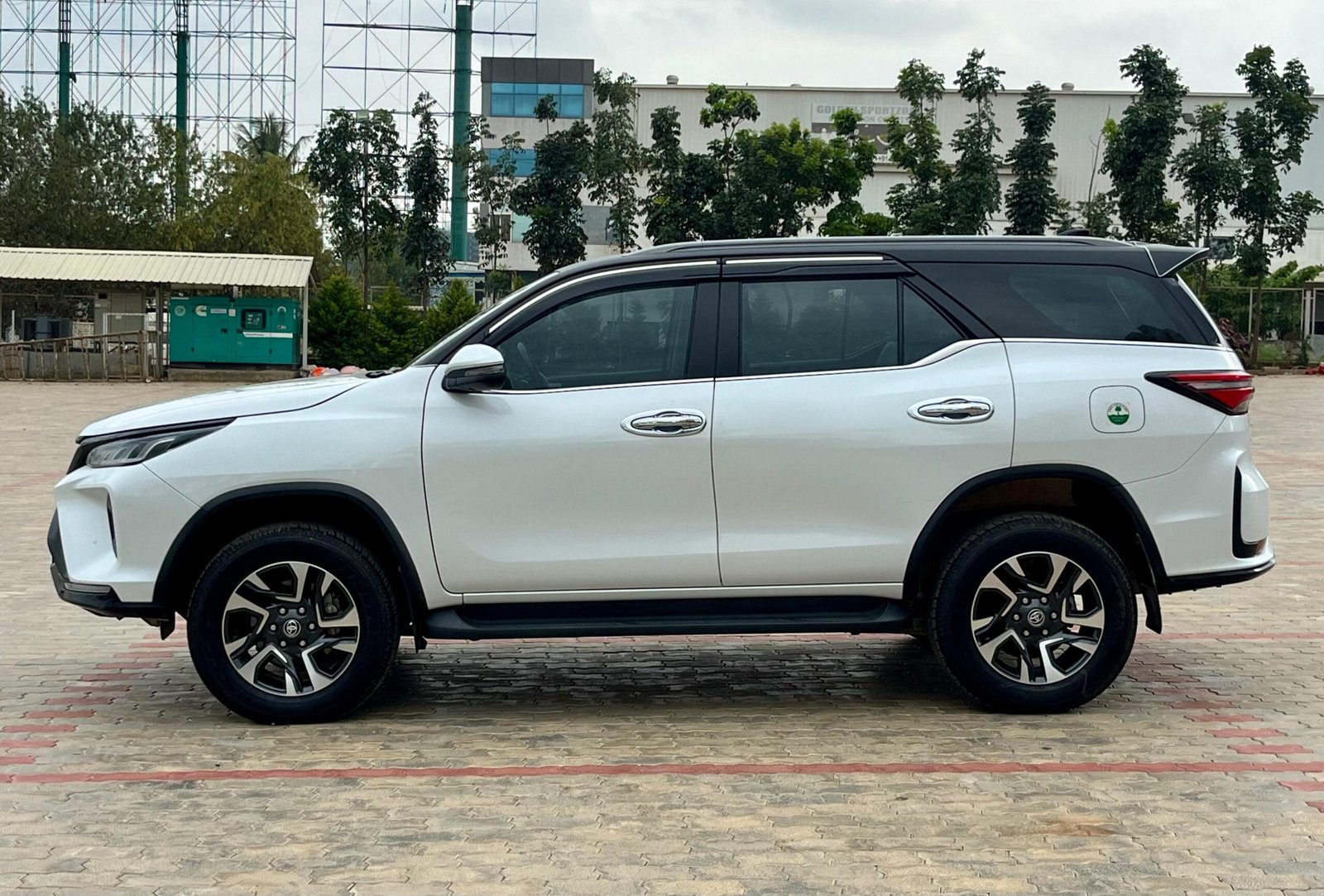 Toyota Fortuner Legender AT 2024 – Premium