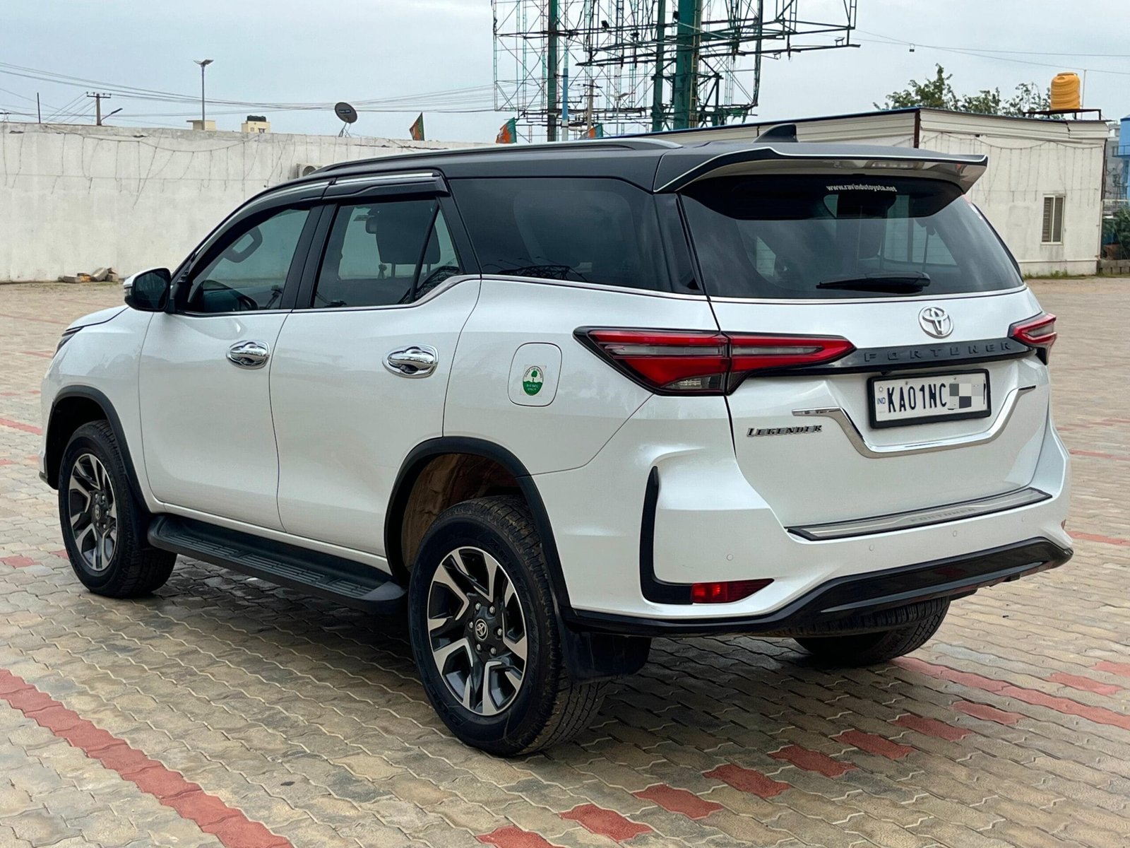 Toyota Fortuner Legender AT 2024 – Premium