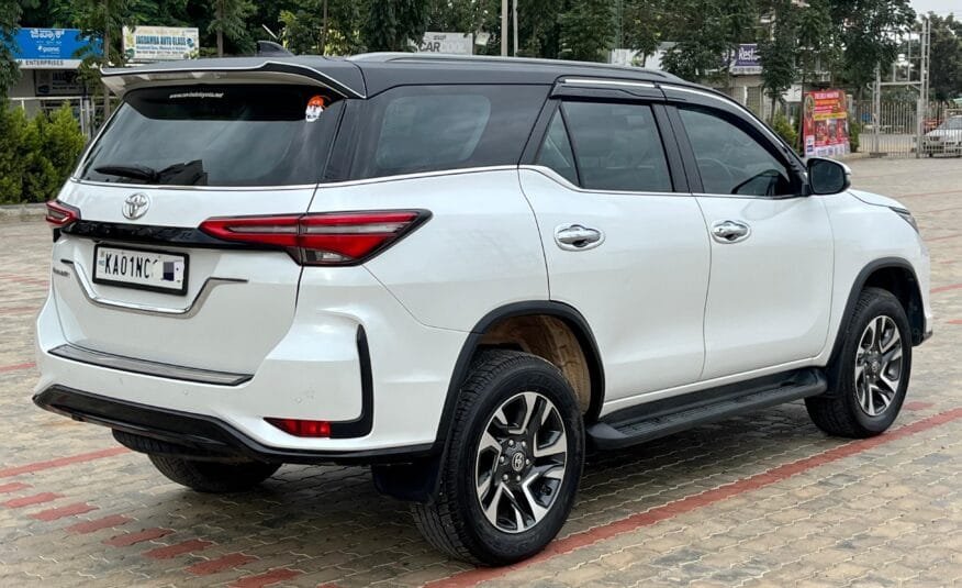 Toyota Fortuner Legender AT 2024 – Premium