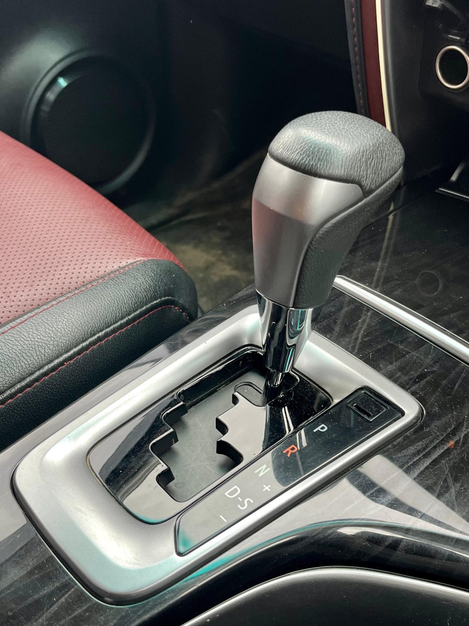 Toyota Fortuner Legender AT 2024 – Premium