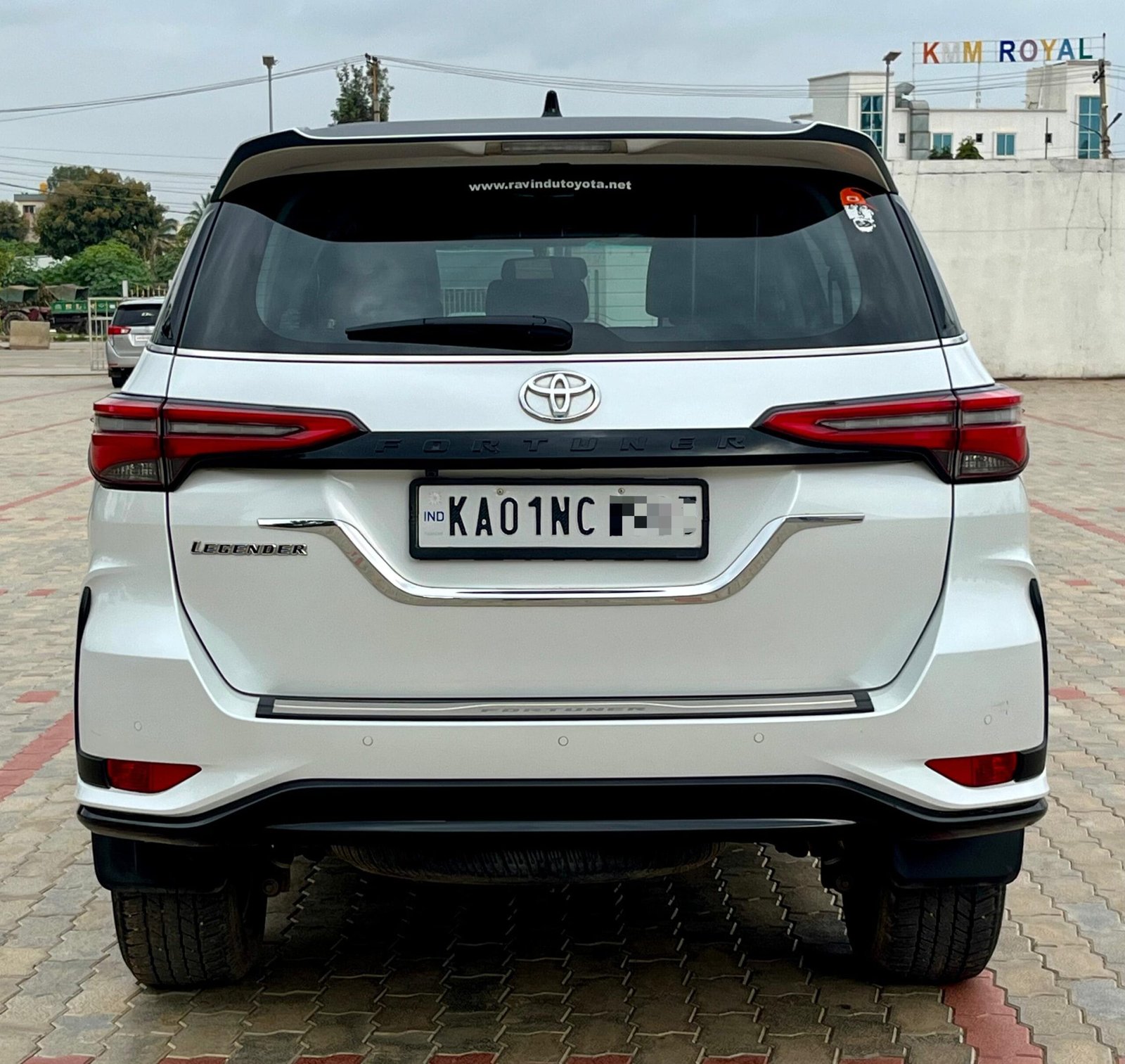 Toyota Fortuner Legender AT 2024 – Premium