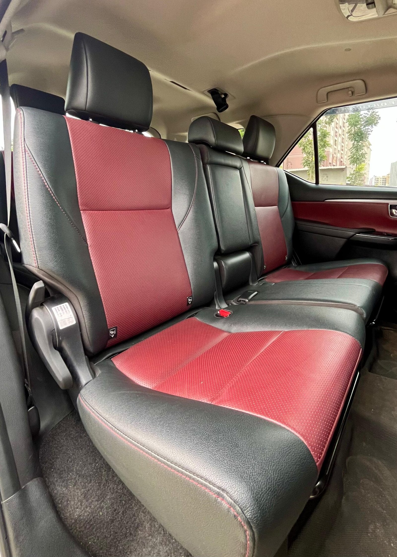 Toyota Fortuner Legender AT 2024 – Premium
