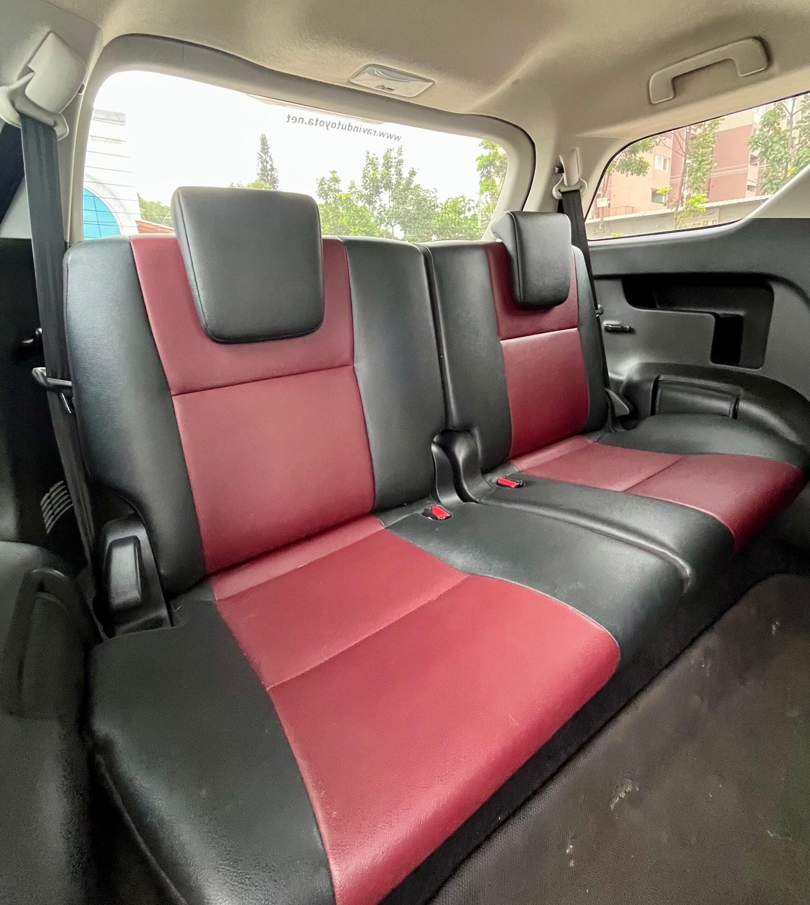 Toyota Fortuner Legender AT 2024 – Premium