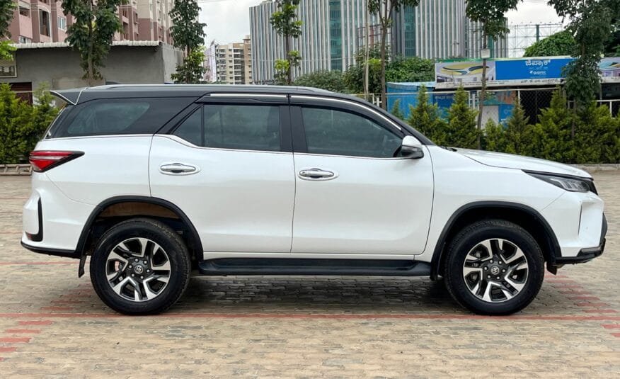 Toyota Fortuner Legender AT 2024 – Premium