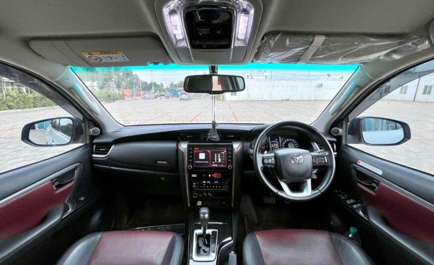 Toyota Fortuner Legender AT 2024 – Premium