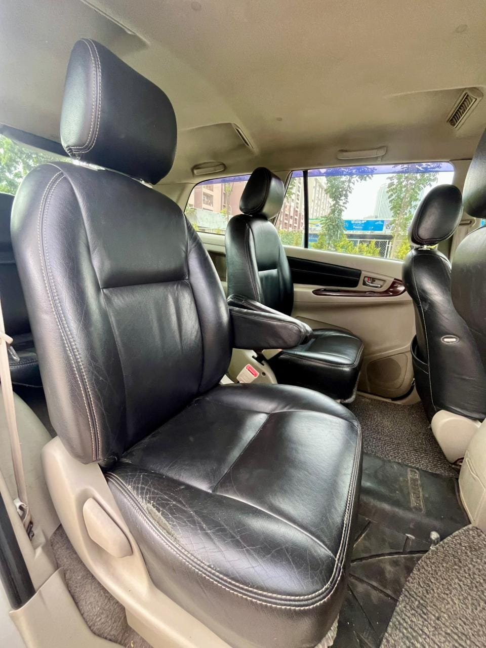 Toyota Innova 2.5 V 2012 Diesel