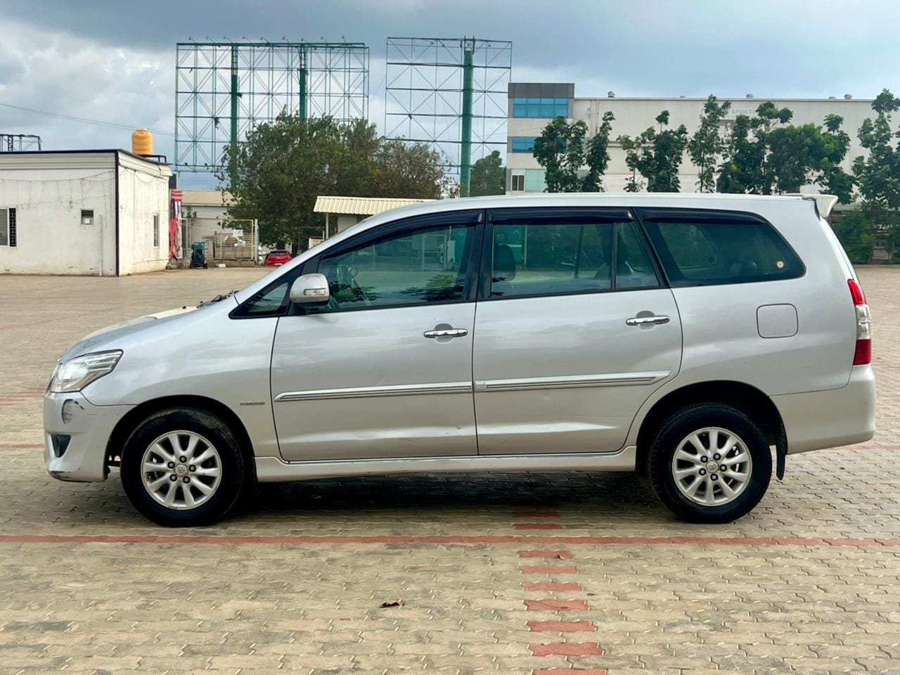 Toyota Innova 2.5 V 2012 Diesel