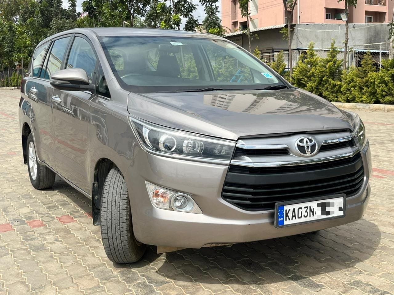 Toyota Innova Crysta 2.4 V