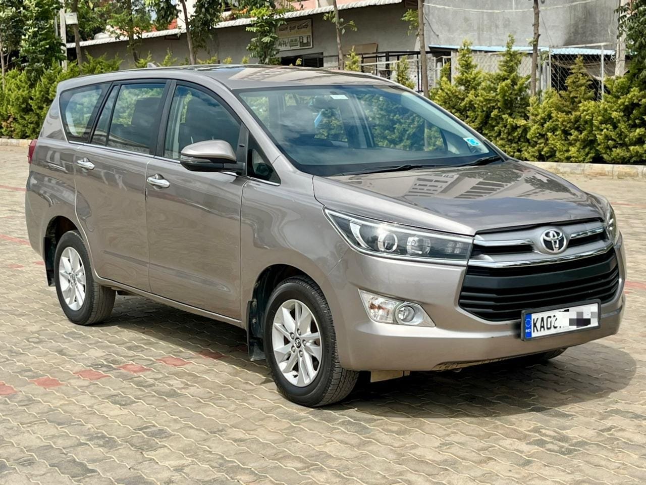 Toyota Innova Crysta 2.4 V Diesel | Best Used Car