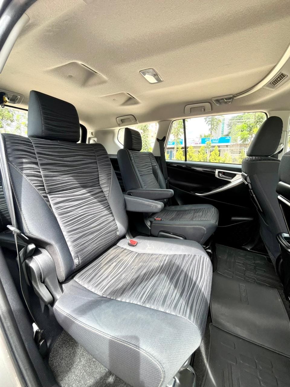 Toyota Innova Crysta 2.4 V Diesel | Best Used Car