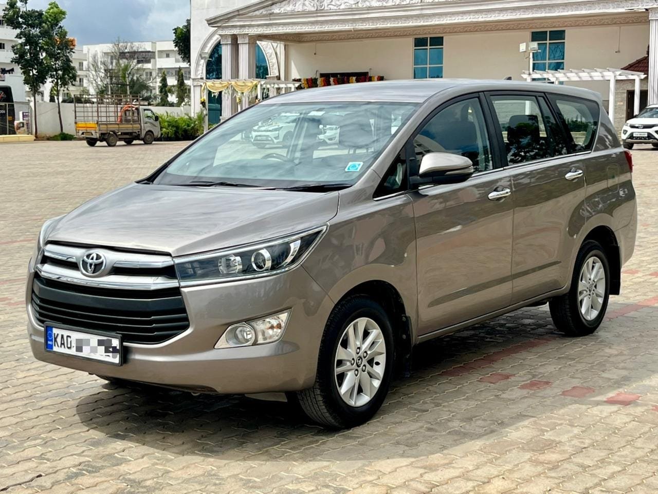 Toyota Innova Crysta 2.4 V Diesel | Best Used Car