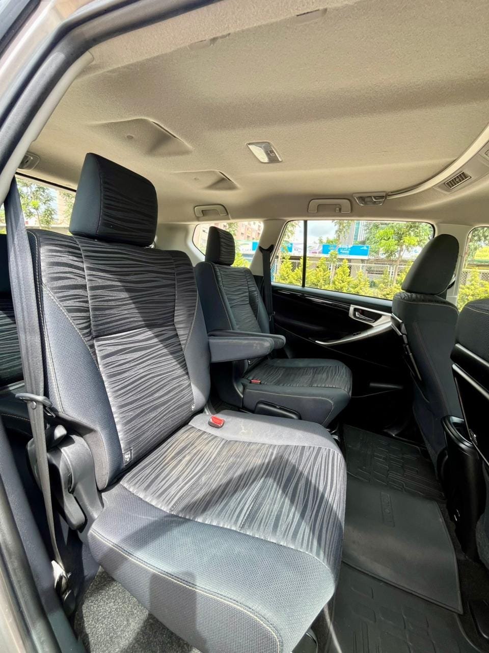 Toyota Innova Crysta 2.4 V Diesel | Best Used Car