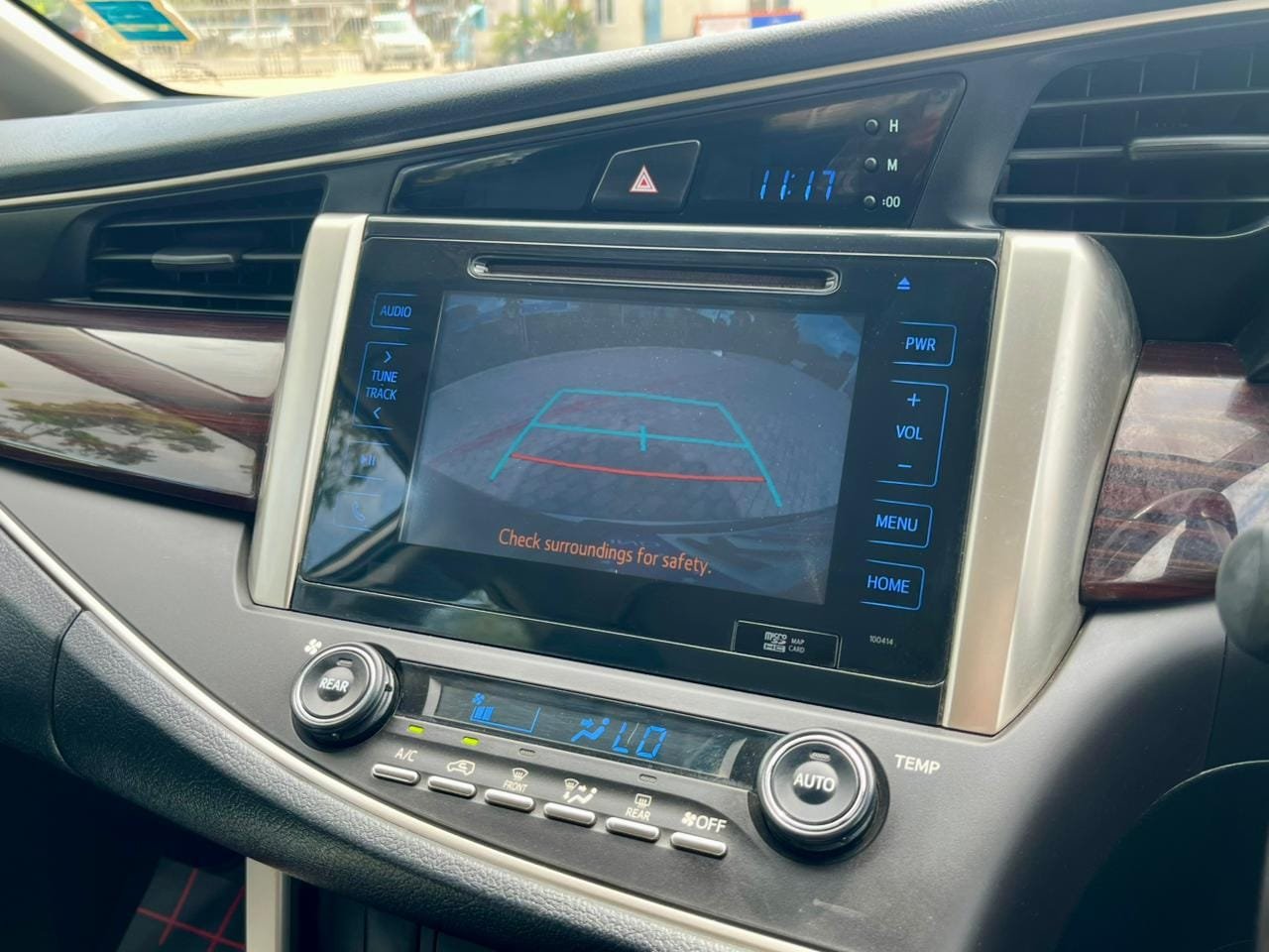 Toyota Innova Crysta 2.4 V Diesel | Best Used Car