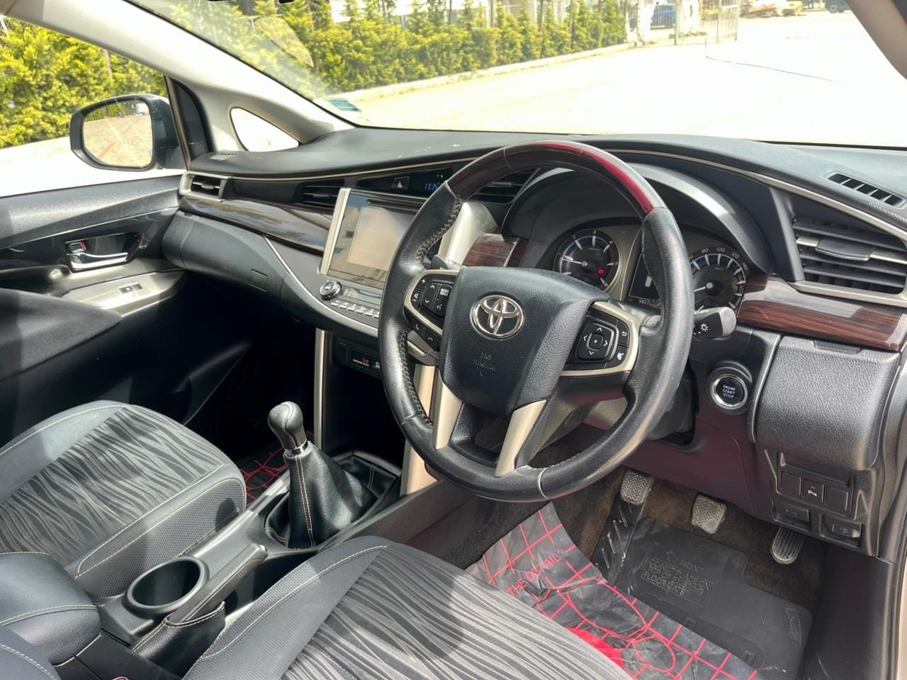 Toyota Innova Crysta 2.4 V Diesel | Best Used Car