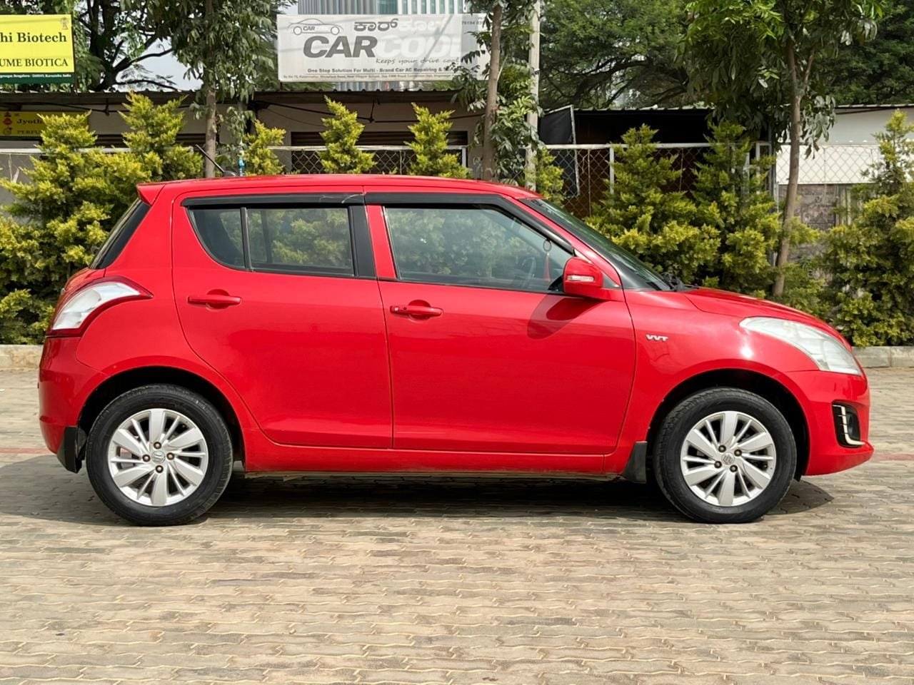 Maruti Suzuki Swift ZXI 2017 – Excellent Condition